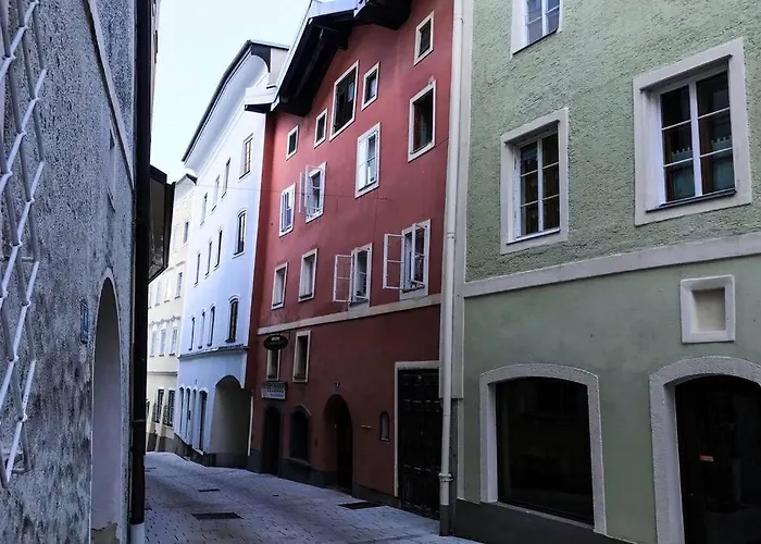 Modern Living In A Historical Surrounding アパート